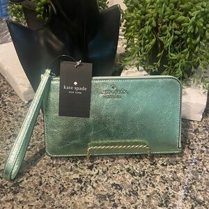 Kate Spade NWT Metallic Wristlet in Soft Green